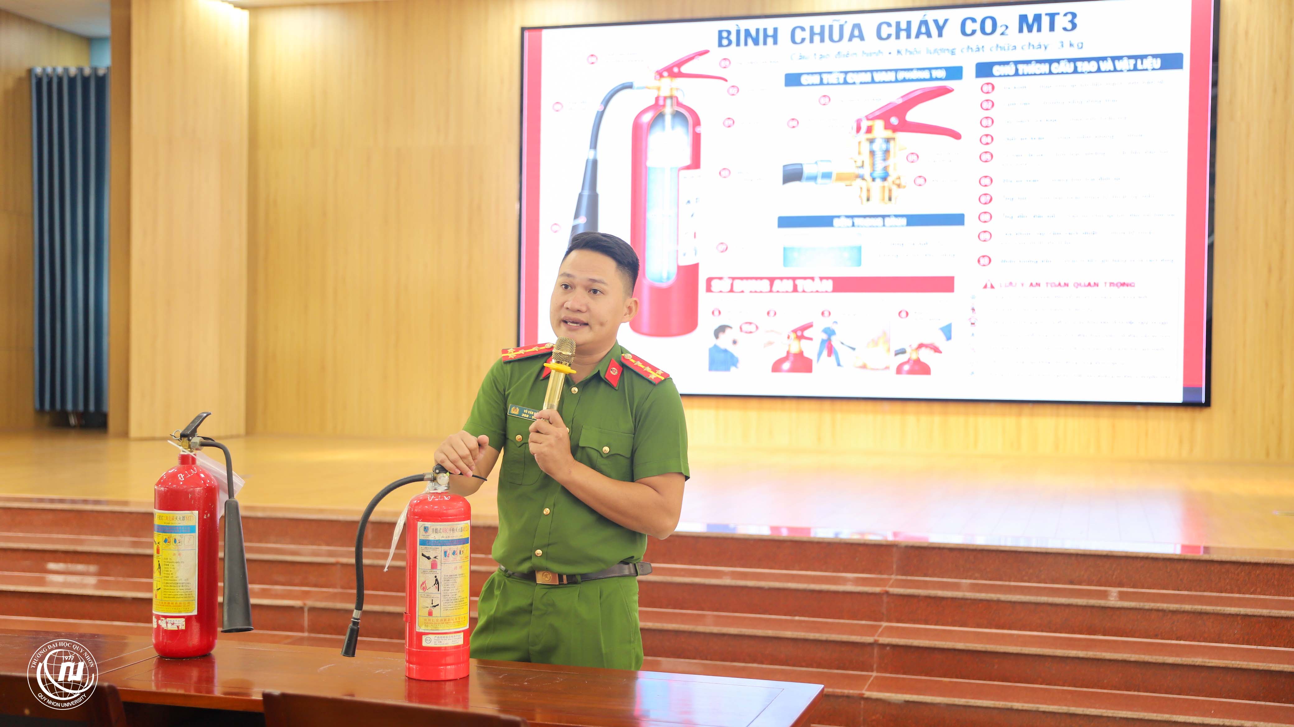 Trường Đại học Quy Nhơn nâng cao kỹ năng phòng cháy, chữa cháy và cứu nạn, cứu hộ