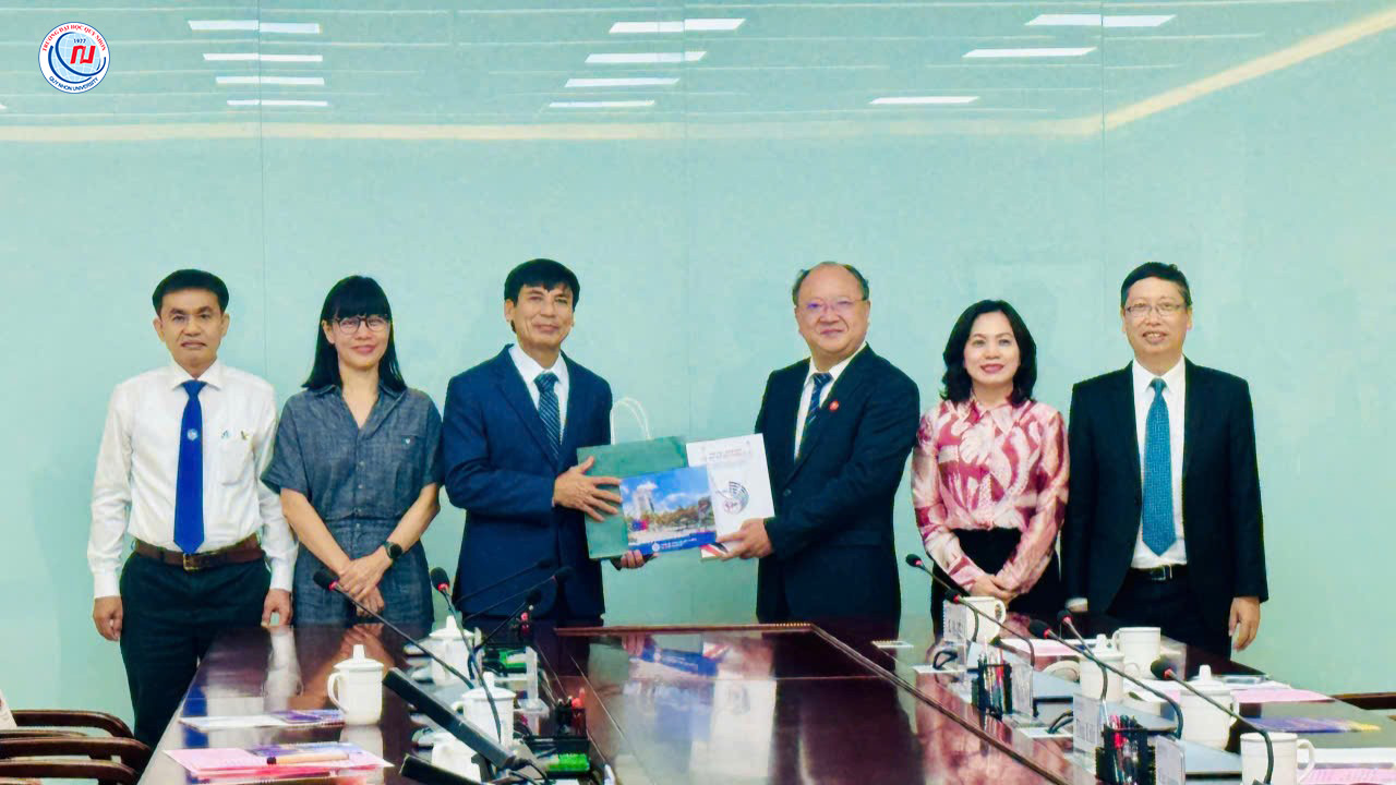 Mở rộng hợp tác giáo dục quốc tế: Trường Đại học Quy Nhơn tham gia đoàn đại biểu miền Trung Việt Nam công tác tại tỉnh Vân Nam và tỉnh Quý Châu (Trung Quốc)