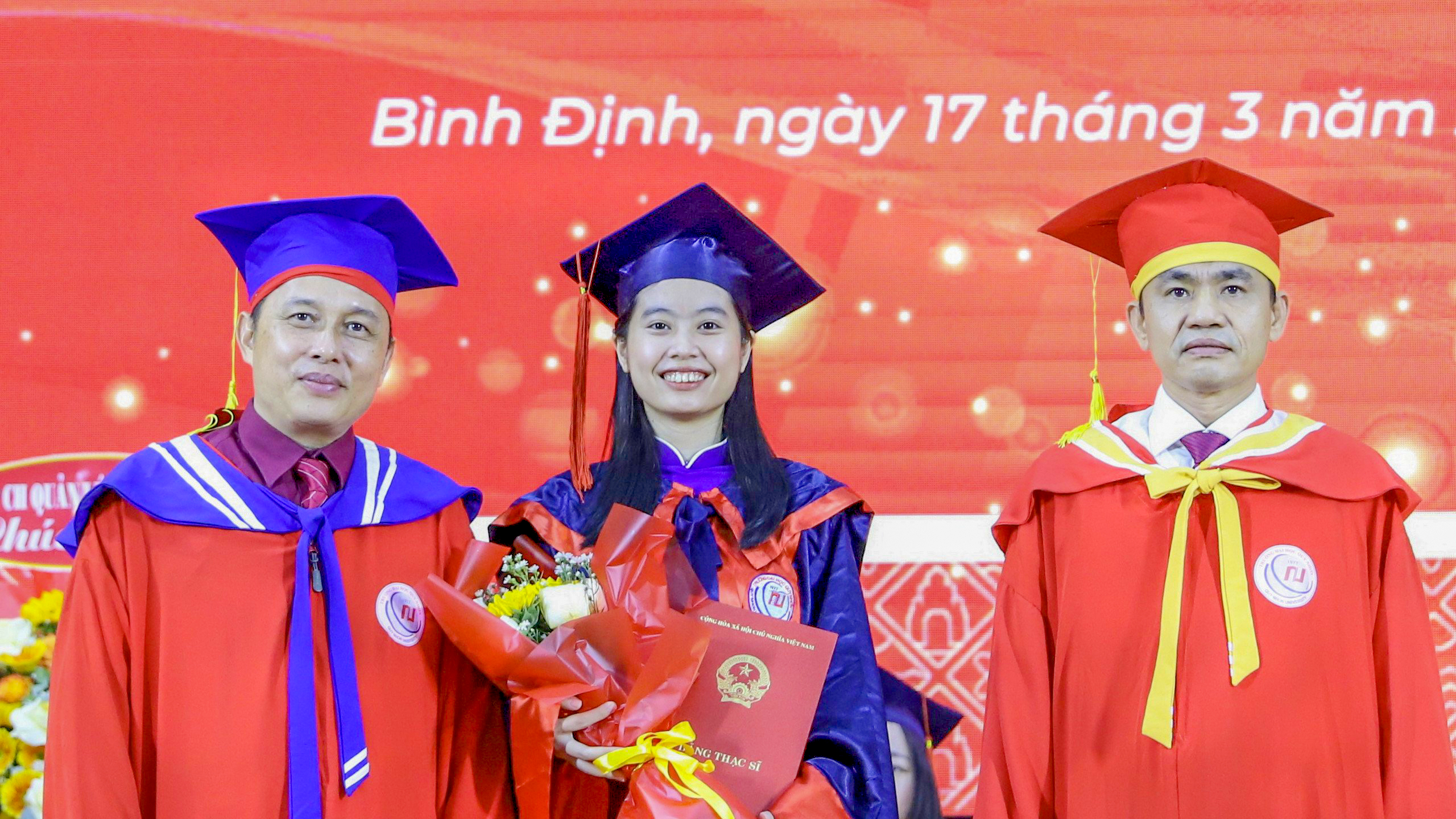 232 tân thạc sĩ nhận bằng tốt nghiệp tại QNU